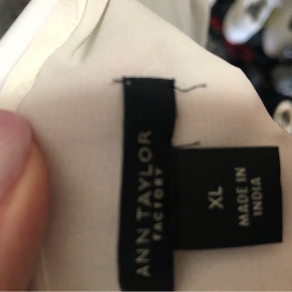 Ann Taylor factory woman’s size XL, long sleeve, blouse, Floral, maroon flowers - Picture 3 of 6